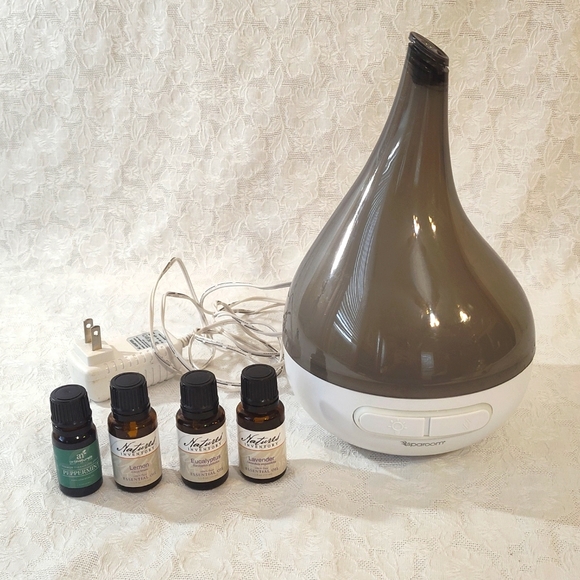 Sparoom Other - Aromatherapy Diffuser w/4 bottles of Partially Used Essential Oils